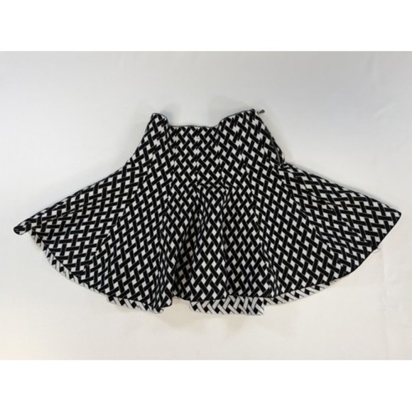 Kontrol Dresses & Skirts - Kontrol Women M Black White Geometric Knit Skater Circle Short Skirt Zip SK13482